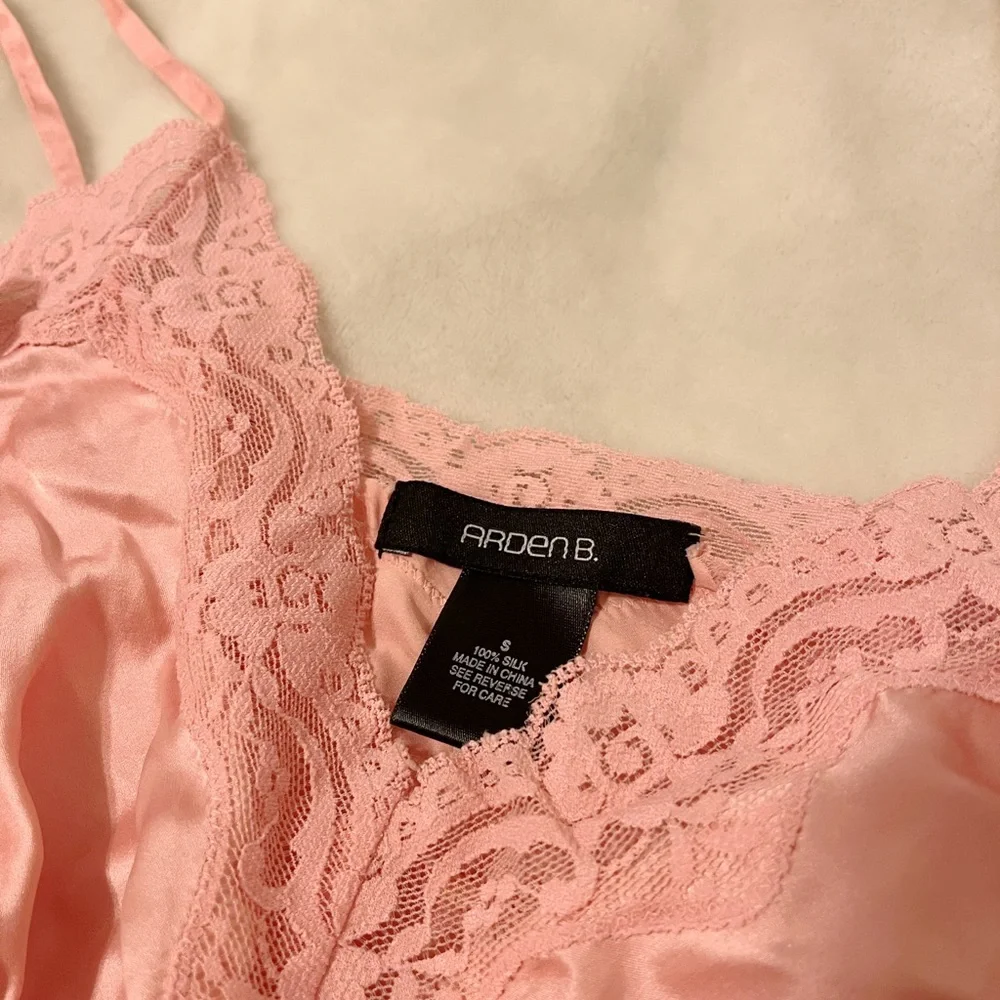 Arden B. pink 100% silk lace top. - Picture 3 of 7